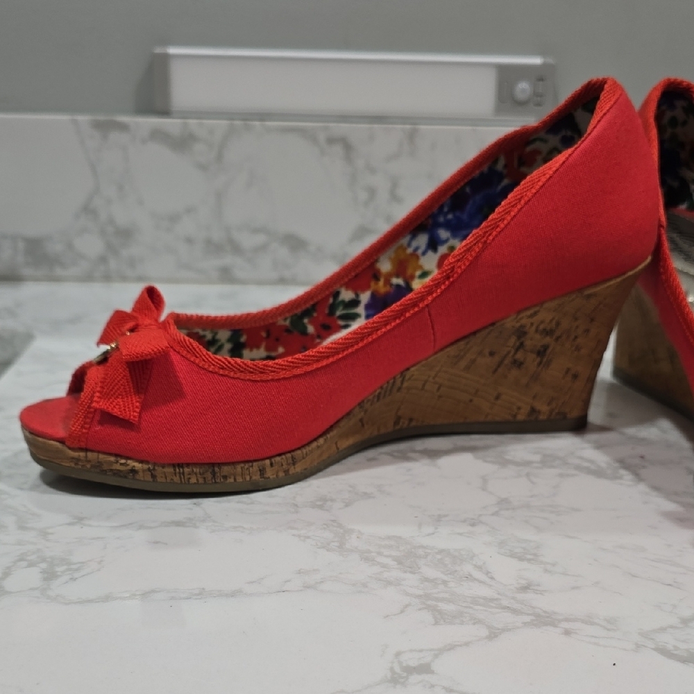 Dexflex Comfort Red Peep-Toe Wedges Woman's Size 8.5 - Picture 2 of 15